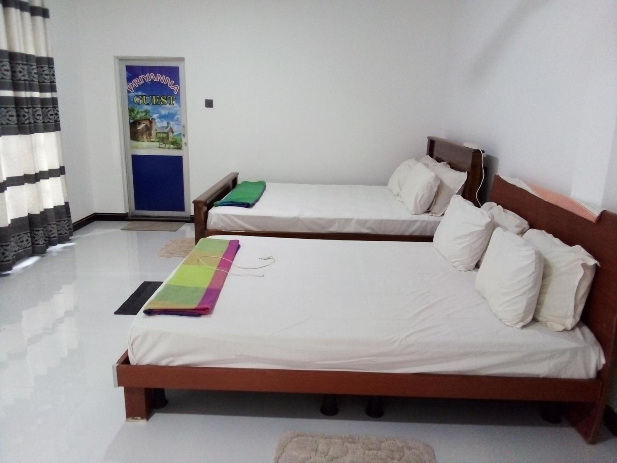 Priyanna Guest, Forest View Полоннарува Номер фото